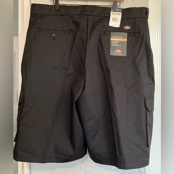 Dickies Men's Black Loose Fit Cargo Shorts (NWT) - Picture 6 of 11